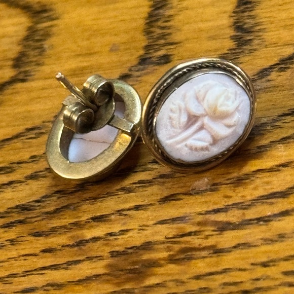 Vintage gold filled 800 silver Gold carved floral Cameo Earrings - Picture 4 of 5
